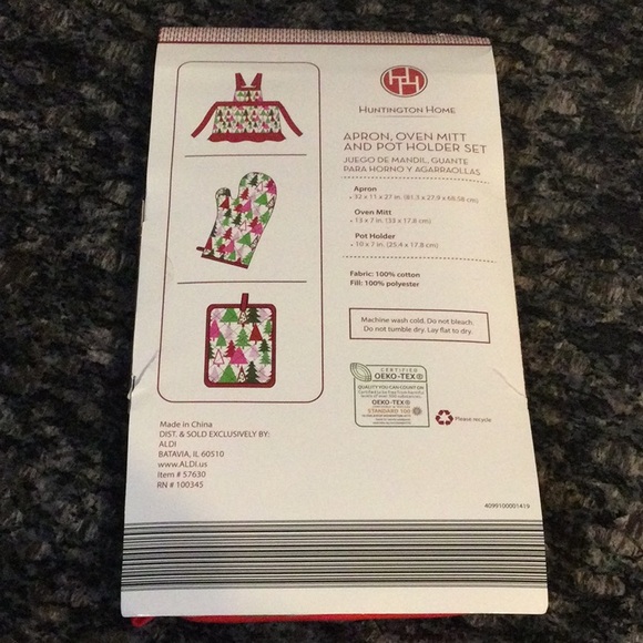 Huntington Home Apron, Oven Mitt, and Potholder Set - Picture 2 of 6